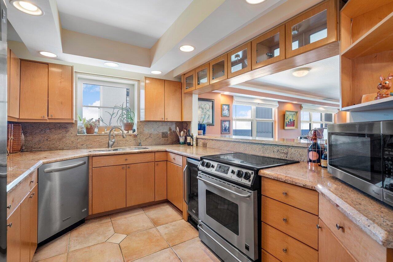 3000 South Ocean Boulevard, Unit 601 Boca Raton, FL 33432 - Photo 13 of 37 008-3000SouthOceanBoulevard-BocaRaton-FL