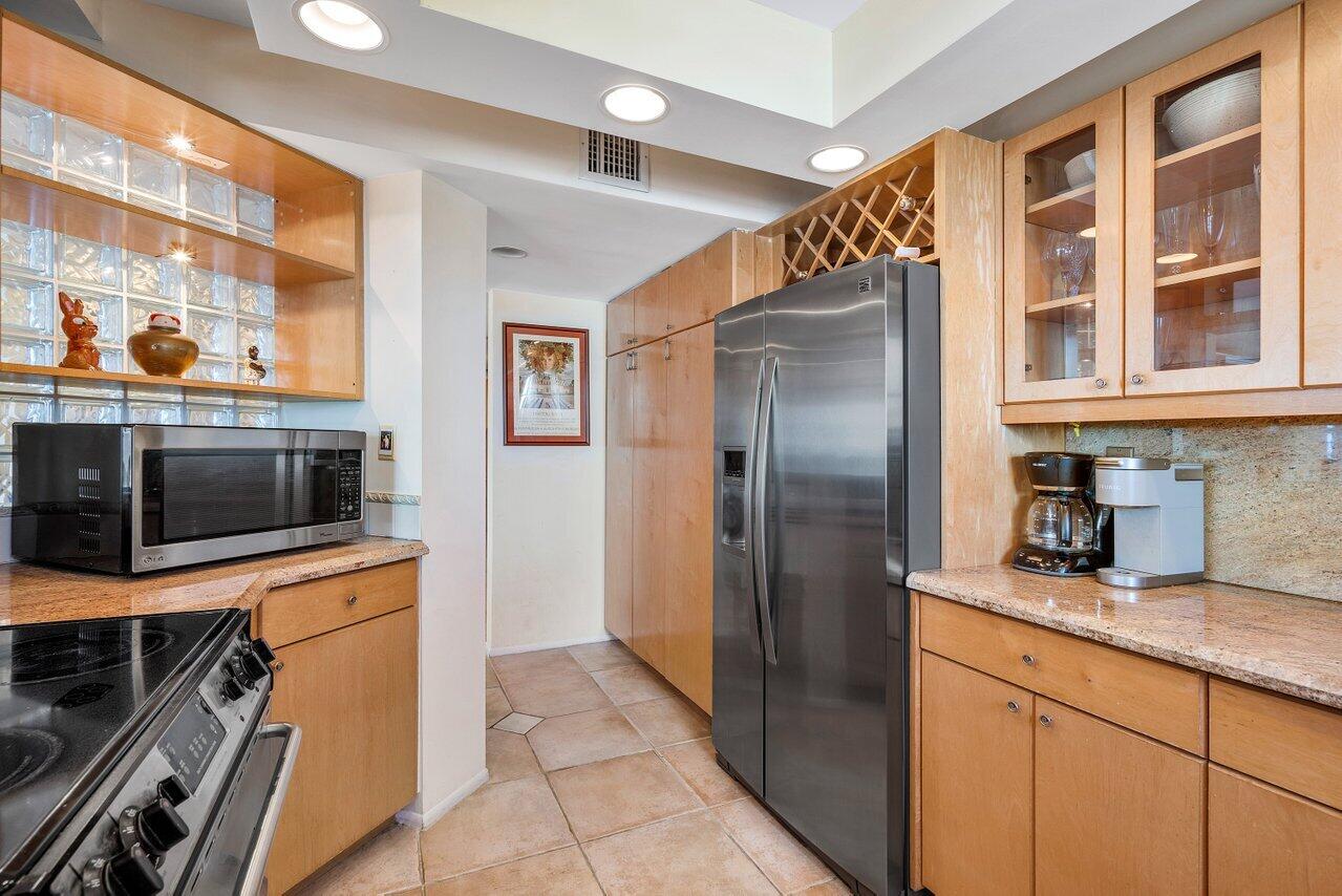 3000 South Ocean Boulevard, Unit 601 Boca Raton, FL 33432 - Photo 14 of 37 009-3000SouthOceanBoulevard-BocaRaton-FL