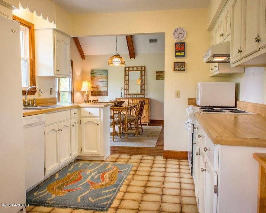 720 Seahorse Road Fripp Island, SC 29920 - Photo 24 of 26 Seahorsekitchen2