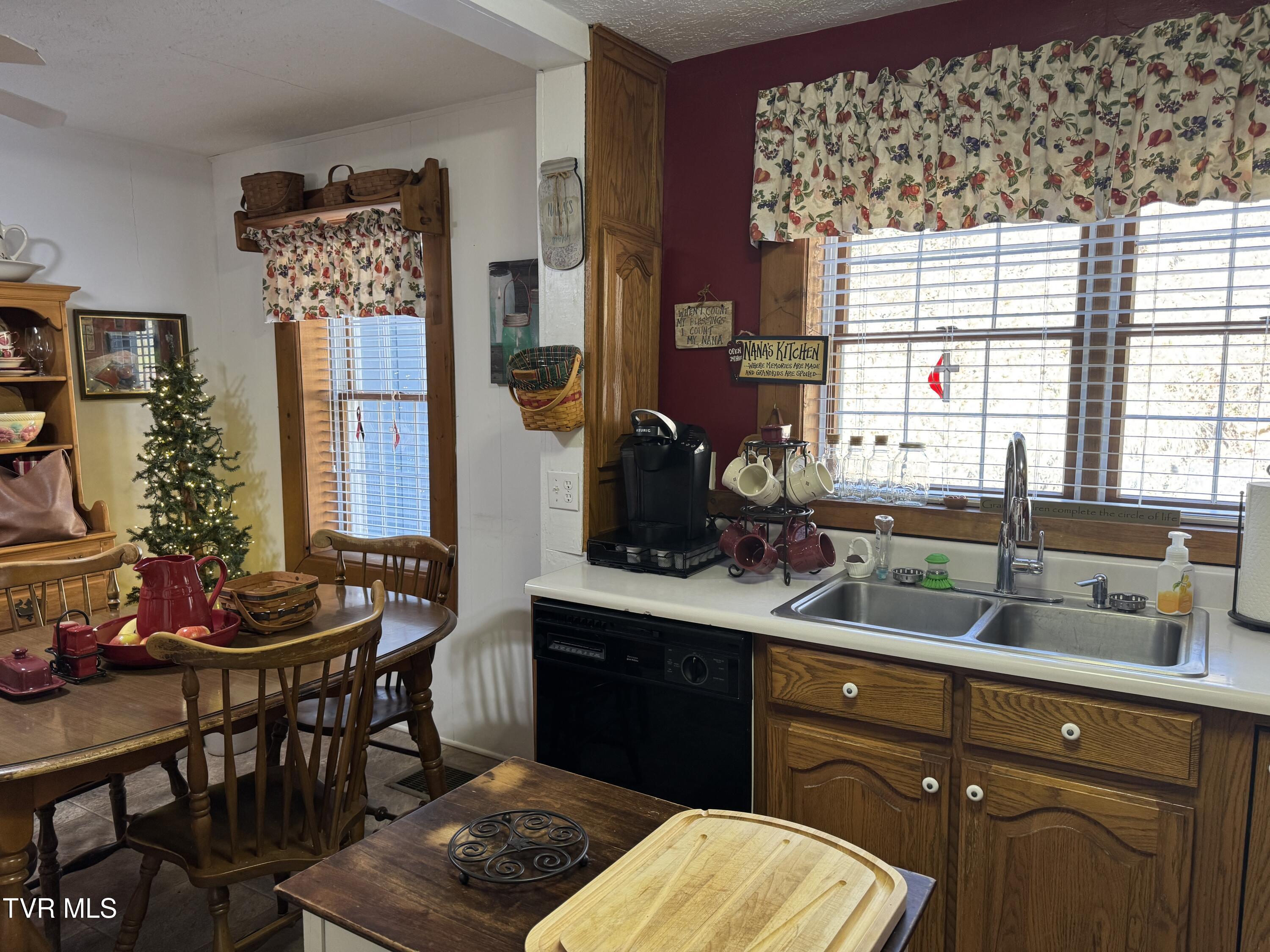 9629 Meade Fork Road Pound, VA 24279 - Photo 14 of 27 IMG_5424