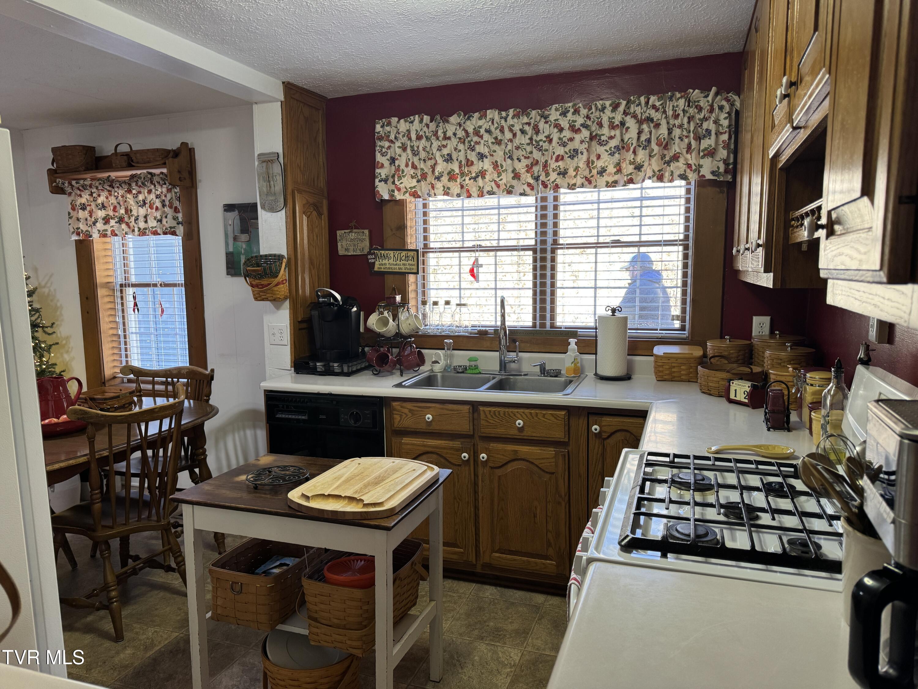 9629 Meade Fork Road Pound, VA 24279 - Photo 16 of 27 IMG_5427