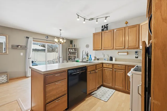 $319,900 | 750 Southampton Court, Auburn Hills, MI 48326