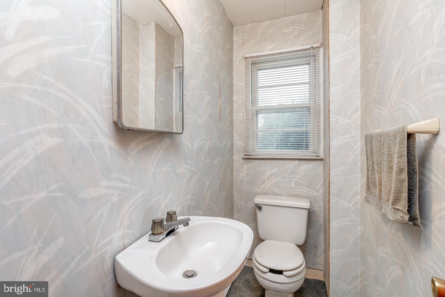 18 Evergreen Road Stratford, NJ 08084 - Photo 19 of 28 Half bath