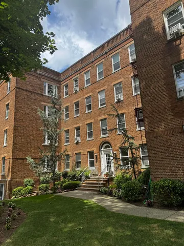 $2,100 | 250 Broad Avenue, Unit GRD, Leonia, NJ 07605