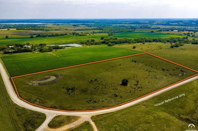 $200,000 | 105 North 1250 Road, Berryton, KS 66409