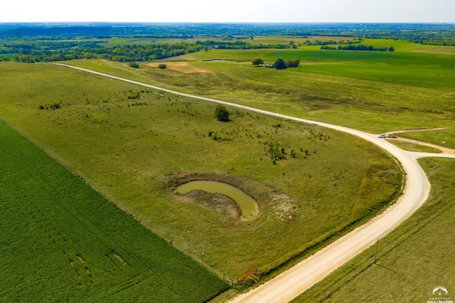 $200,000 | 105 North 1250 Road, Berryton, KS 66409