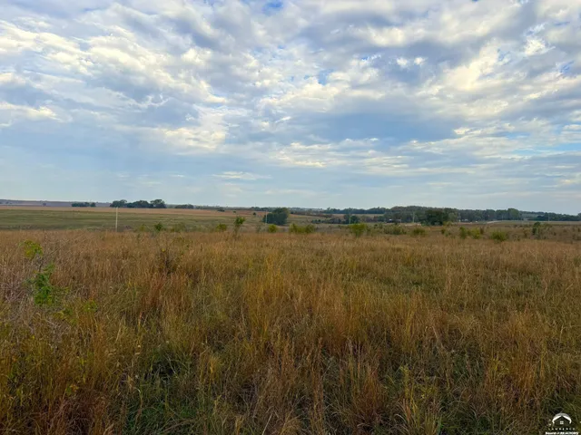 $200,000 | 105 North 1250 Road, Berryton, KS 66409