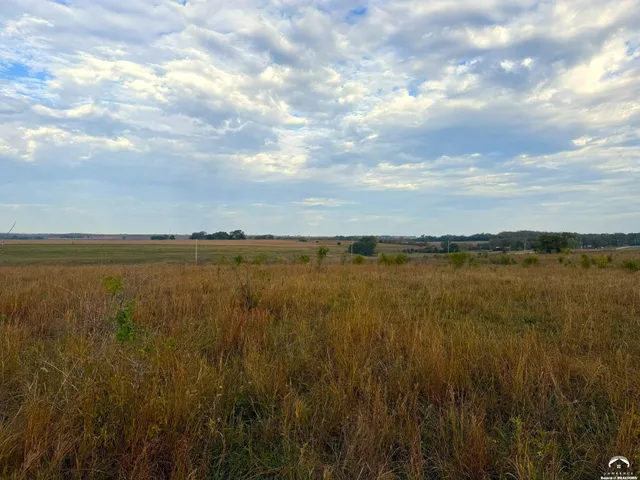 $200,000 | 105 North 1250 Road, Berryton, KS 66409