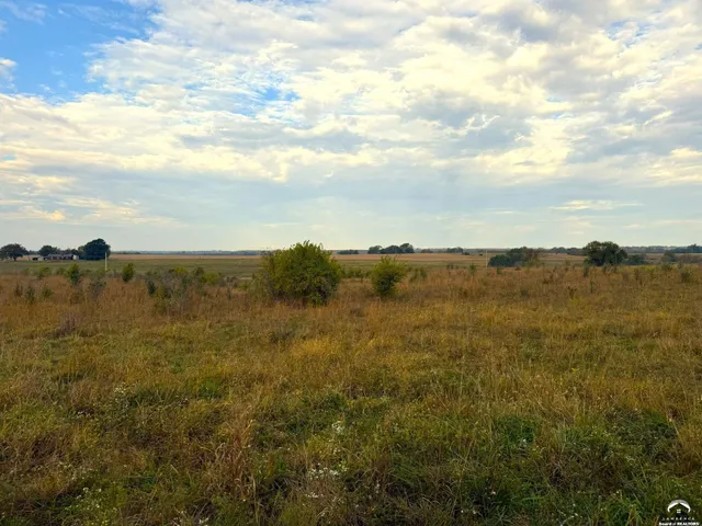 $200,000 | 105 North 1250 Road, Berryton, KS 66409