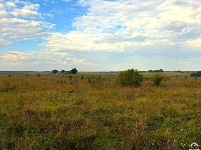 $200,000 | 105 North 1250 Road, Berryton, KS 66409