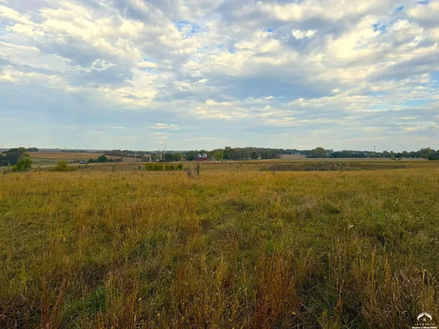 $200,000 | 105 North 1250 Road, Berryton, KS 66409