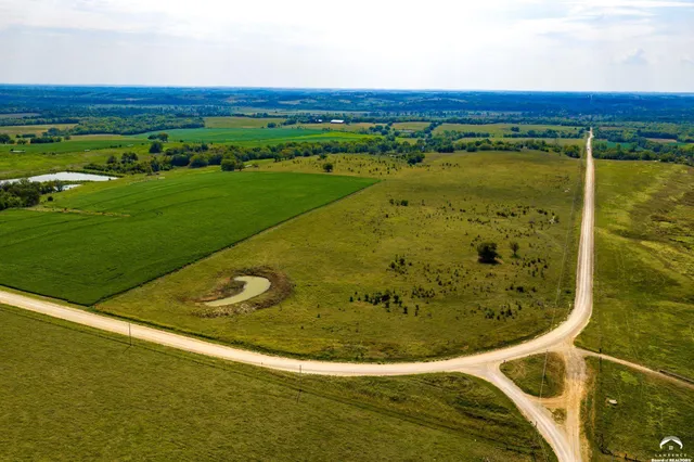 $200,000 | 105 North 1250 Road, Berryton, KS 66409