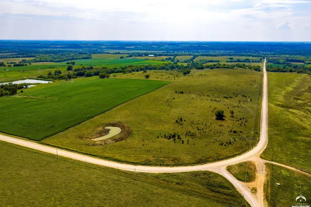 $200,000 | 105 North 1250 Road, Berryton, KS 66409