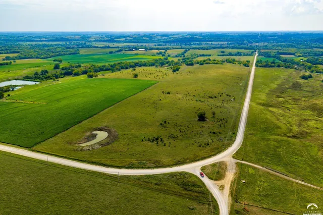 $200,000 | 105 North 1250 Road, Berryton, KS 66409