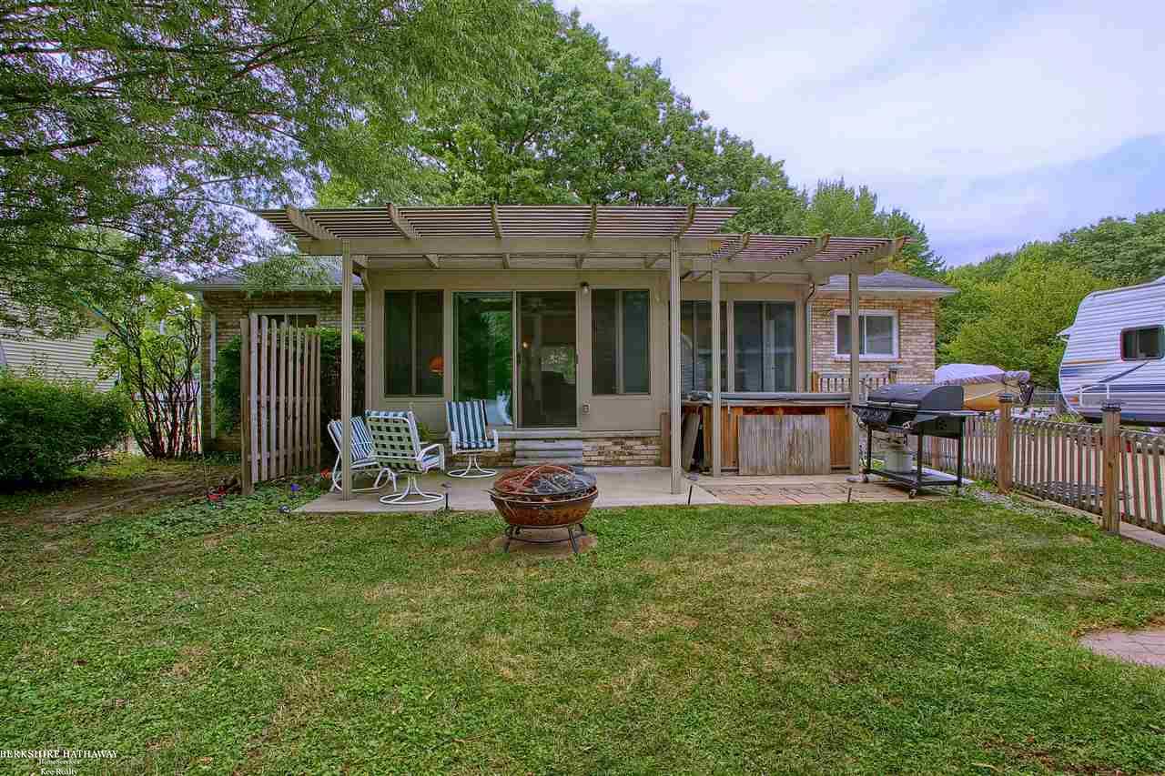 48660 Callens Road New Baltimore, MI 48047 - Photo 28 of 34 31389789-27.JPG