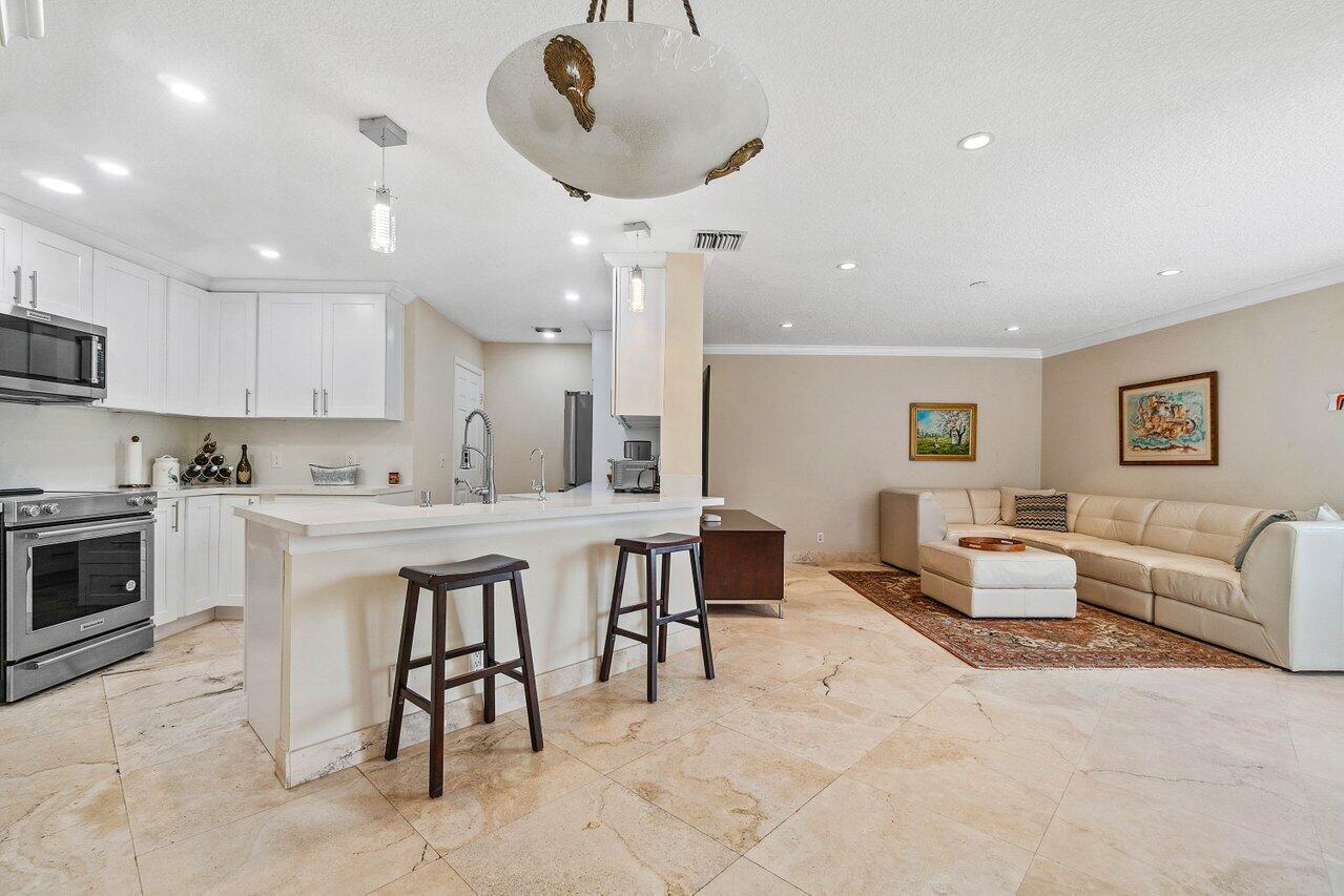 23312 Costa Del Sol Boulevard Boca Raton, FL 33433 - Photo 13 of 51 014-23312CostaDelSolBoulevard-BocaRaton-