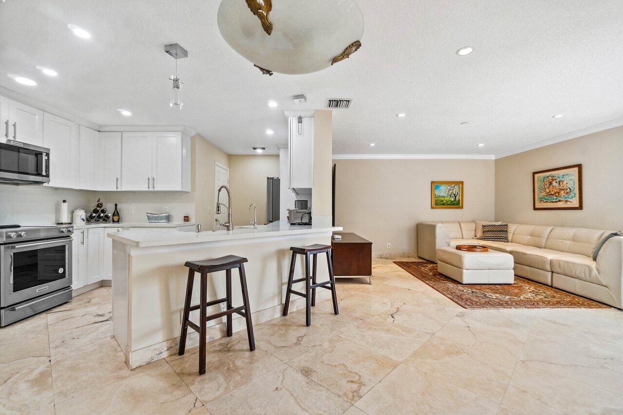 23312 Costa Del Sol Boulevard Boca Raton, FL 33433 - Photo 9 of 51 010-23312CostaDelSolBoulevard-BocaRaton-