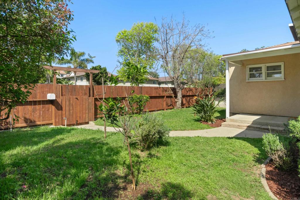 135 4th Street Encinitas, CA 92024 - Photo 5 of 33