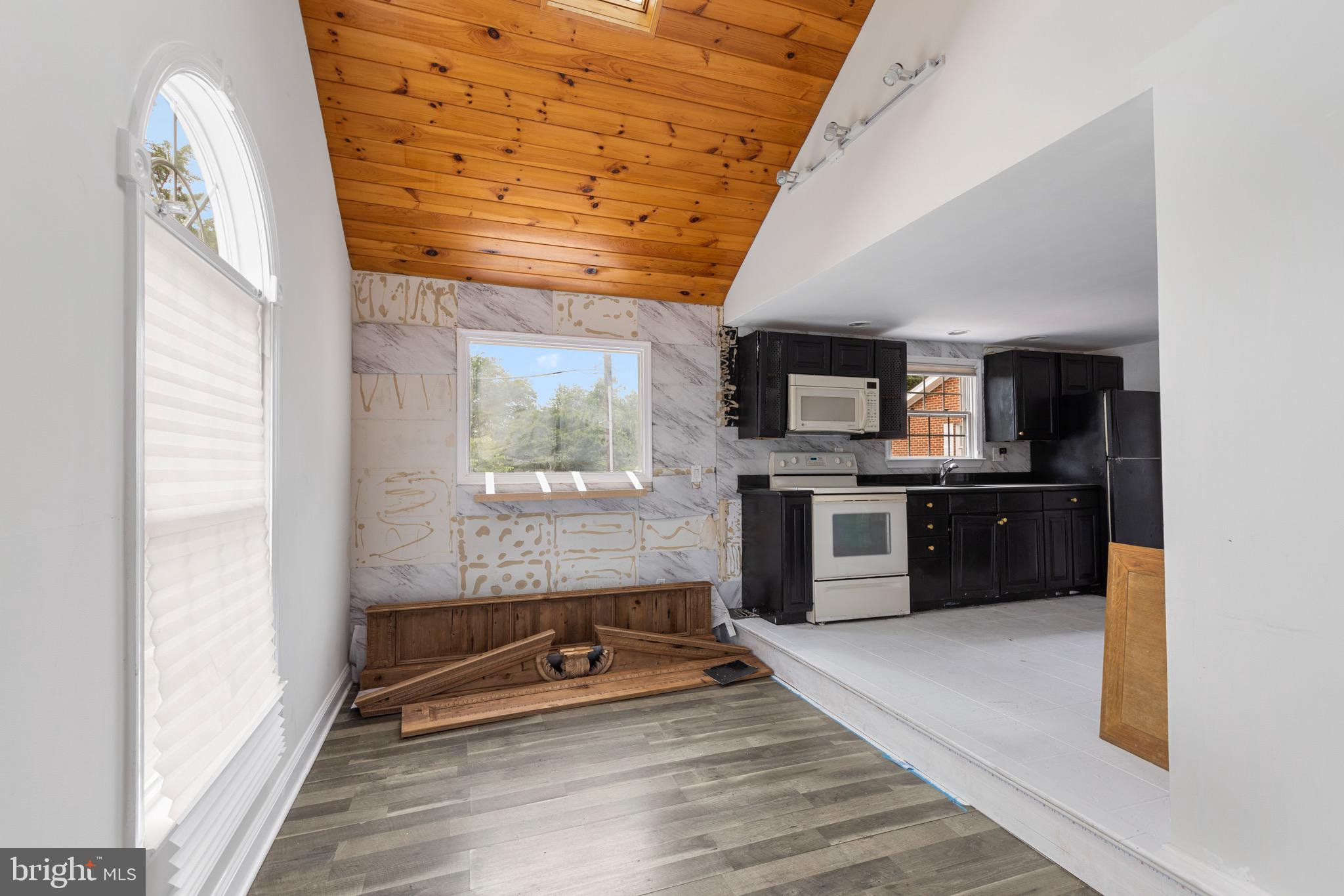 1610 Foxhall Road Northwest Washington, DC 20007 - Photo 14 of 22