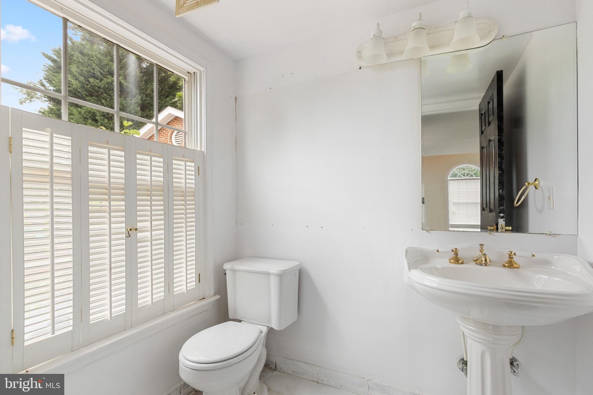 1610 Foxhall Road Northwest Washington, DC 20007 - Photo 18 of 22