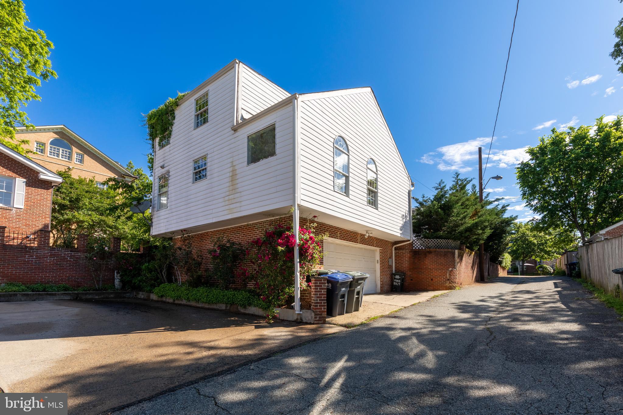 1610 Foxhall Road Northwest Washington, DC 20007 - Photo 4 of 22