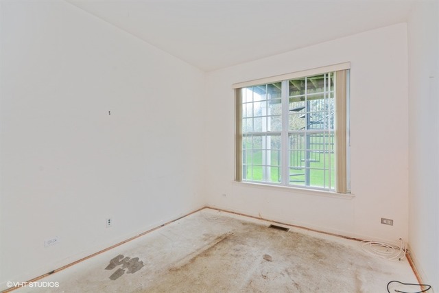 898 Riding Lane, Unit 898 St. Charles, IL 60174 - Photo 9 of 10 an empty room with a window