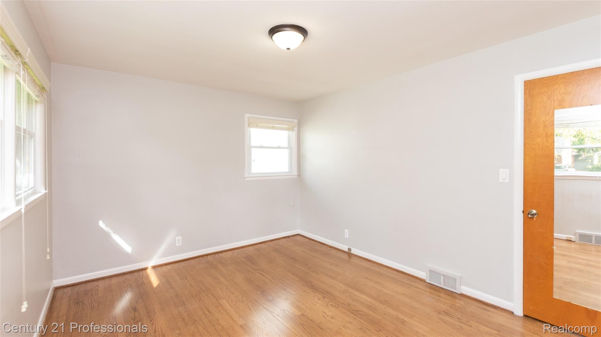 2401 Derby Road Troy, MI 48084 - Photo 24 of 25 032_32.jpg