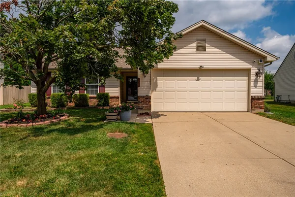 $279,900 | 1413 Farrington Drive, Kettering, OH 45420