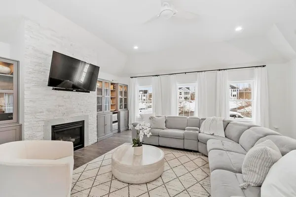 $775,000 | 103 Keeneland Circle, Leominster, MA 01453