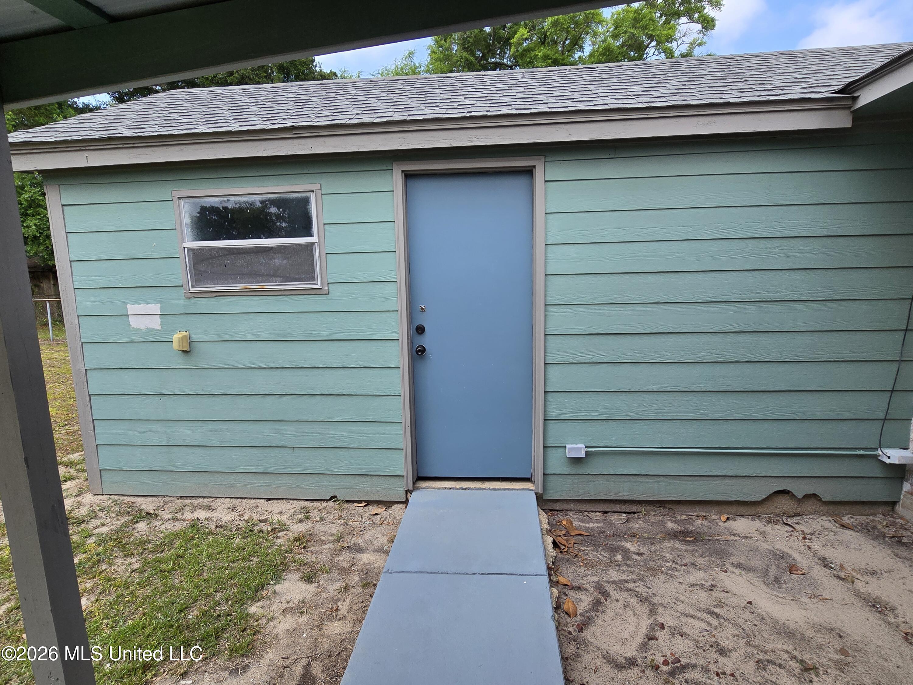 2330 Middlecoff Drive Gulfport, MS 39507 - Photo 11 of 40 Powered Shed and Workshop