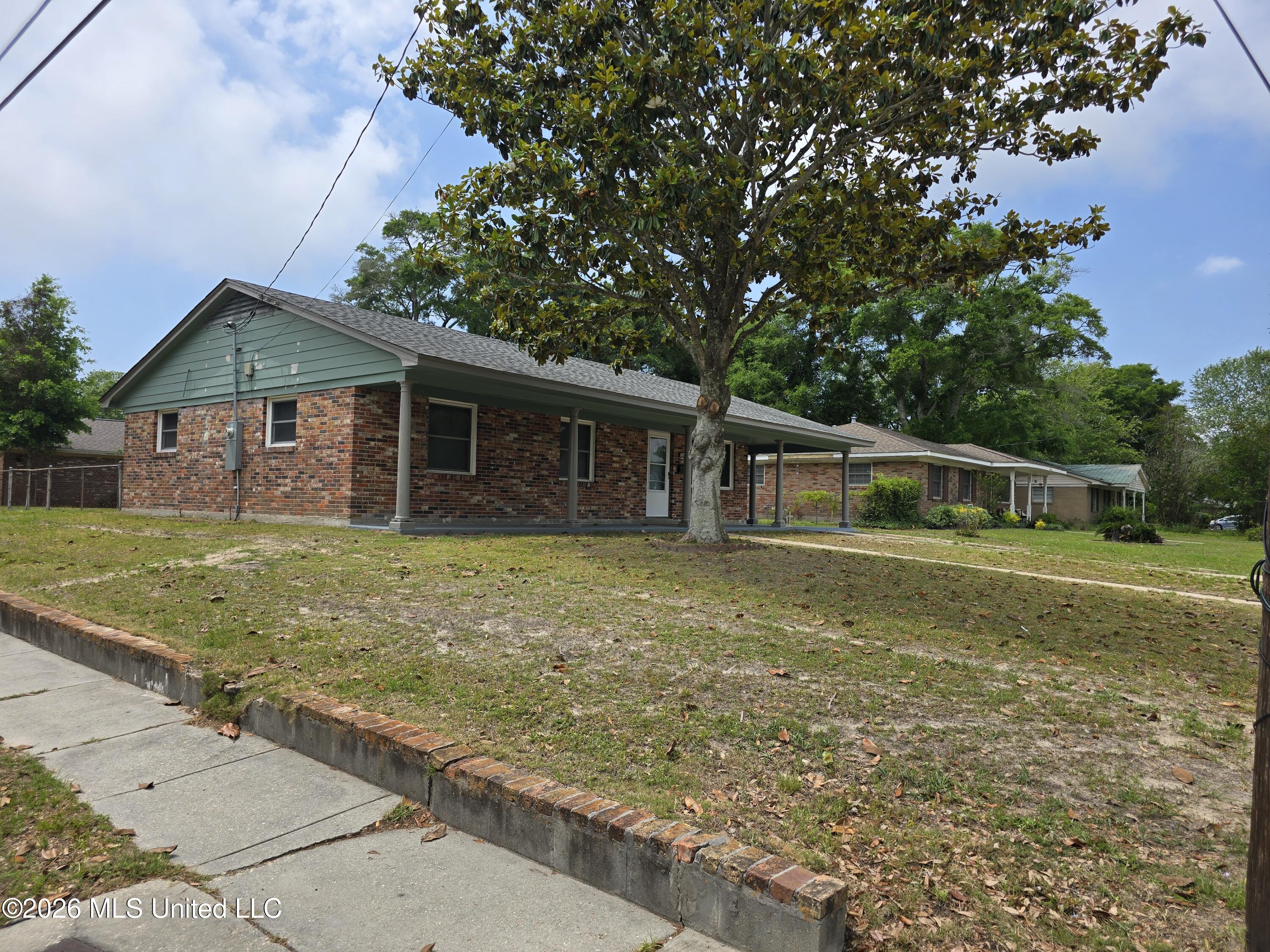 2330 Middlecoff Drive Gulfport, MS 39507 - Photo 2 of 40 Sidewalk View