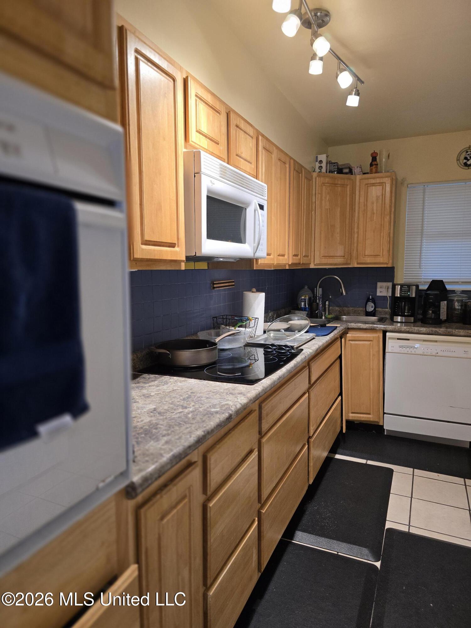 2330 Middlecoff Drive Gulfport, MS 39507 - Photo 21 of 40 Kitchen View