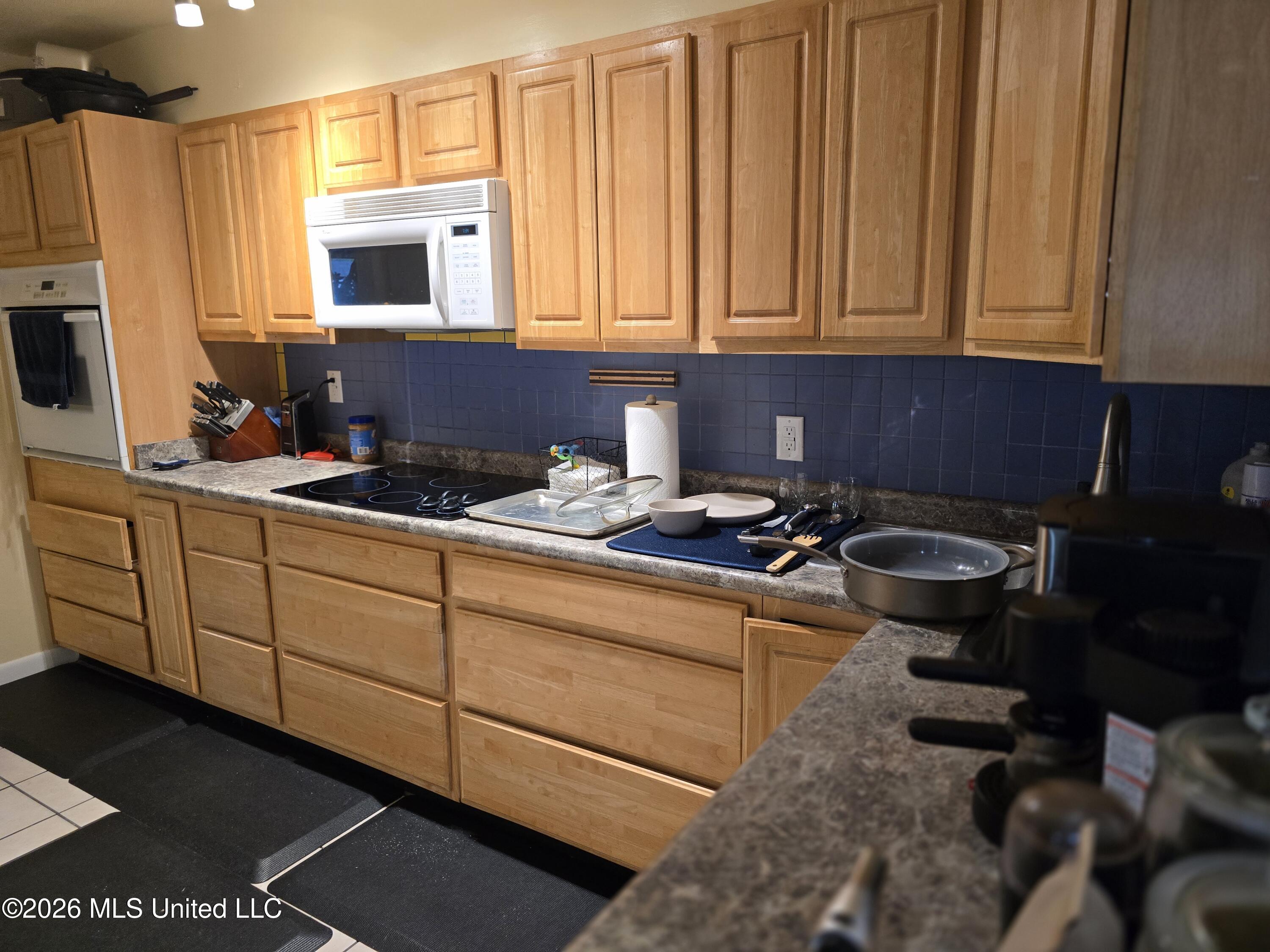 2330 Middlecoff Drive Gulfport, MS 39507 - Photo 23 of 40 Kitchen View