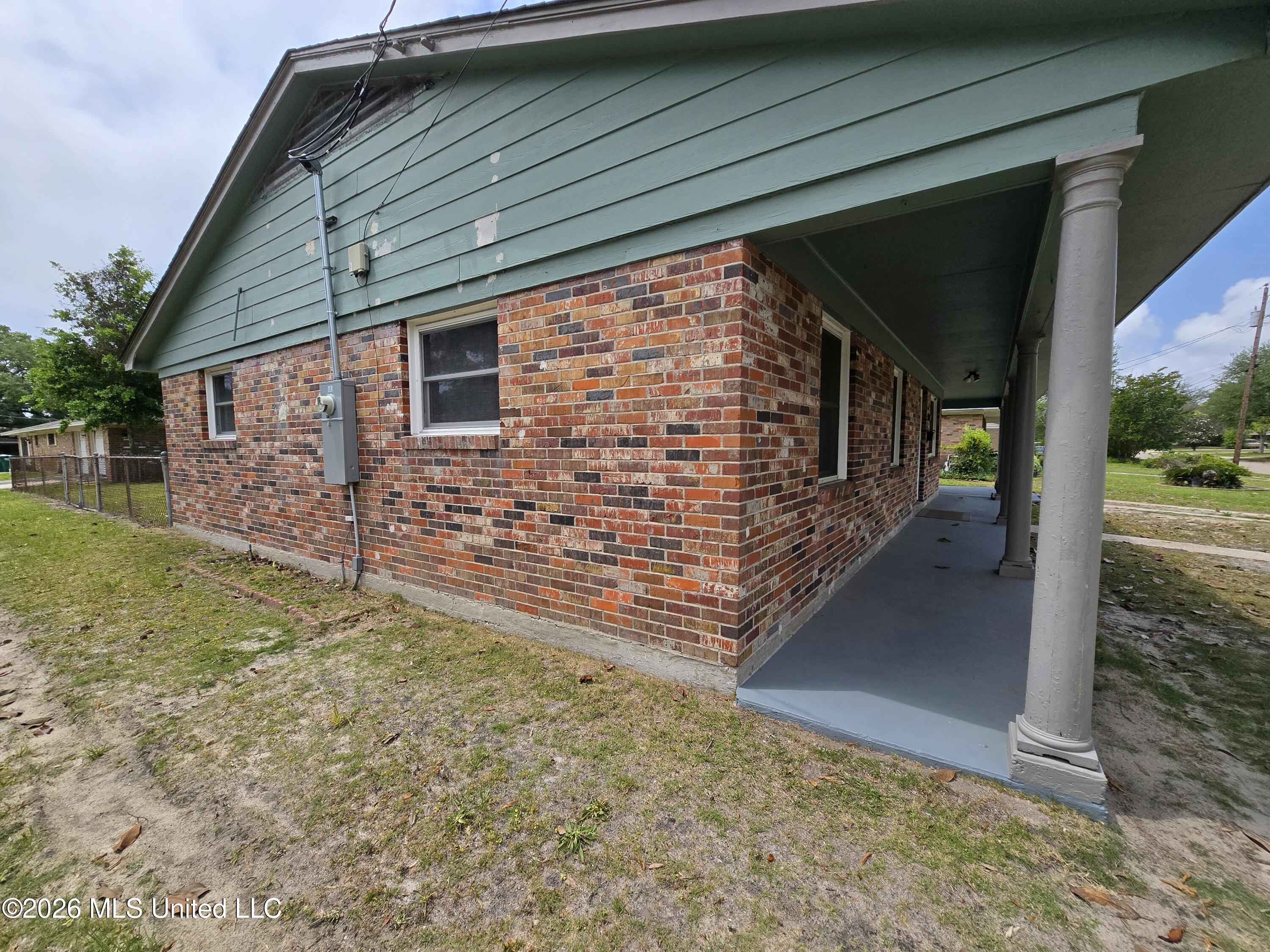 2330 Middlecoff Drive Gulfport, MS 39507 - Photo 5 of 40 Side View