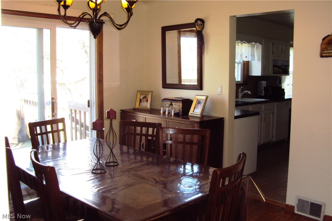 1364 Haverston Road Lyndhurst, OH 44124 - Photo 3 of 17 Gallery Image 3