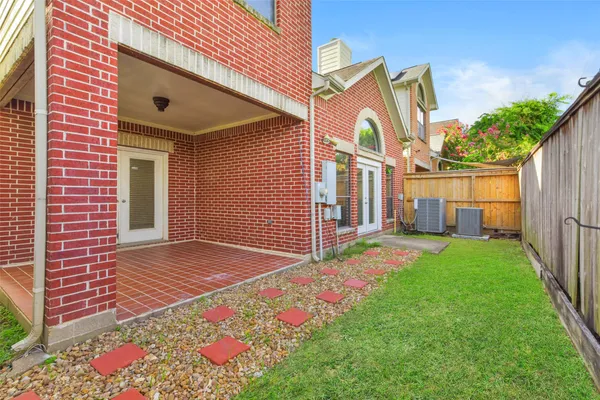 $2,400 | 9810 Marlink, Houston, TX 77025