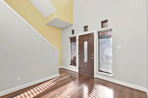 $2,400 | 9810 Marlink, Houston, TX 77025