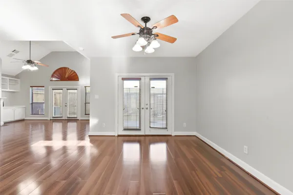 $2,400 | 9810 Marlink, Houston, TX 77025