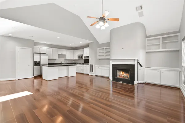 $2,400 | 9810 Marlink, Houston, TX 77025