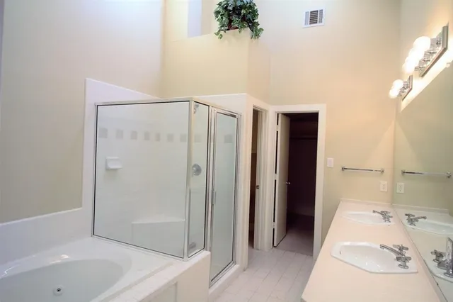 $2,400 | 9810 Marlink, Houston, TX 77025