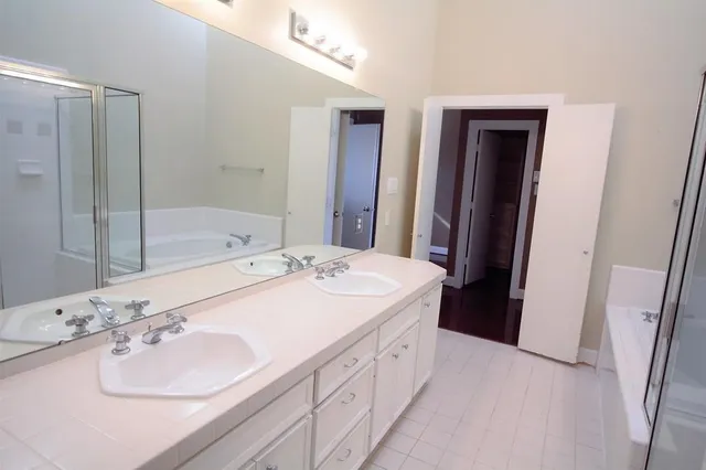 $2,400 | 9810 Marlink, Houston, TX 77025