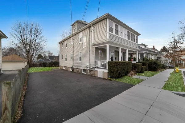 a view of a house with a yard