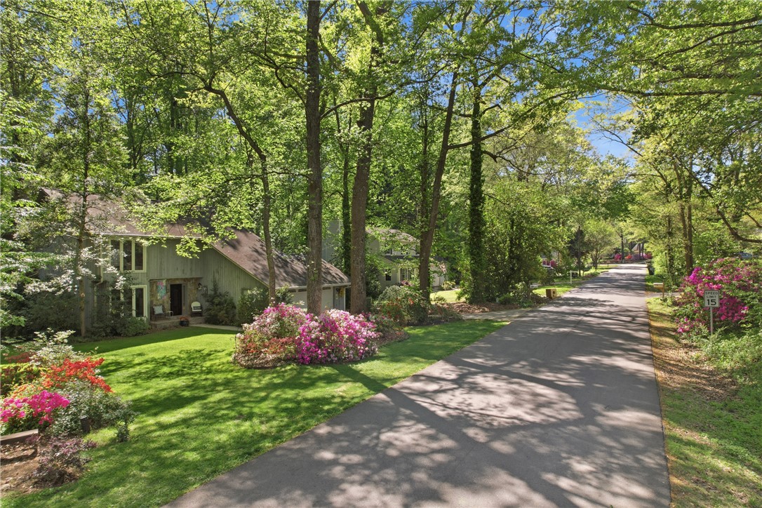 110 Shaftsbury Road Clemson, SC 29631 - Photo 28 of 38 This residence features a lush, expansive lawn with abundant greenery and vibrant foliage.
