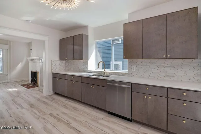 $299,999 | 22 Fairlawn Avenue, Albany, NY 12203