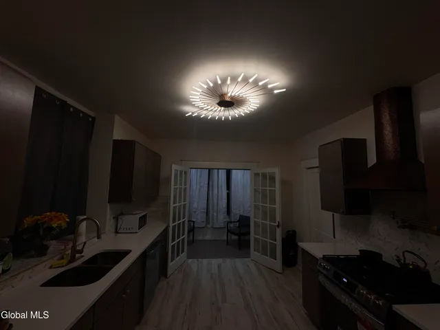 $299,999 | 22 Fairlawn Avenue, Albany, NY 12203