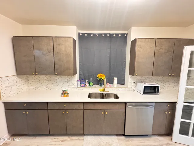 $299,999 | 22 Fairlawn Avenue, Albany, NY 12203