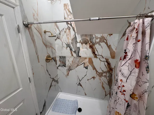 $299,999 | 22 Fairlawn Avenue, Albany, NY 12203