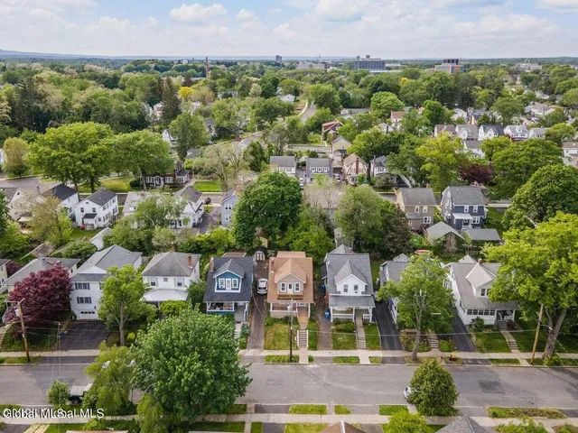 $299,999 | 22 Fairlawn Avenue, Albany, NY 12203