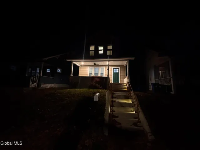 $299,999 | 22 Fairlawn Avenue, Albany, NY 12203