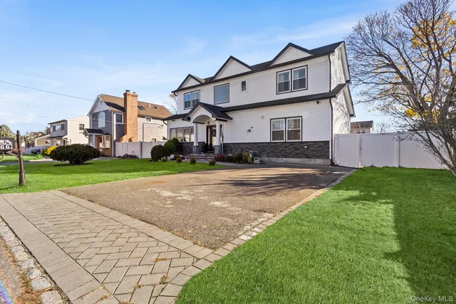 $849,999 | 166 17th Street, West Babylon, NY 11704